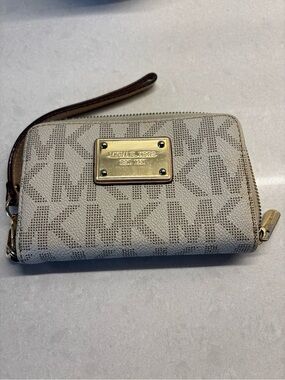 Michael Kors Signature Continental Jet Set Zip Around Wallet Vanilla & Gold
